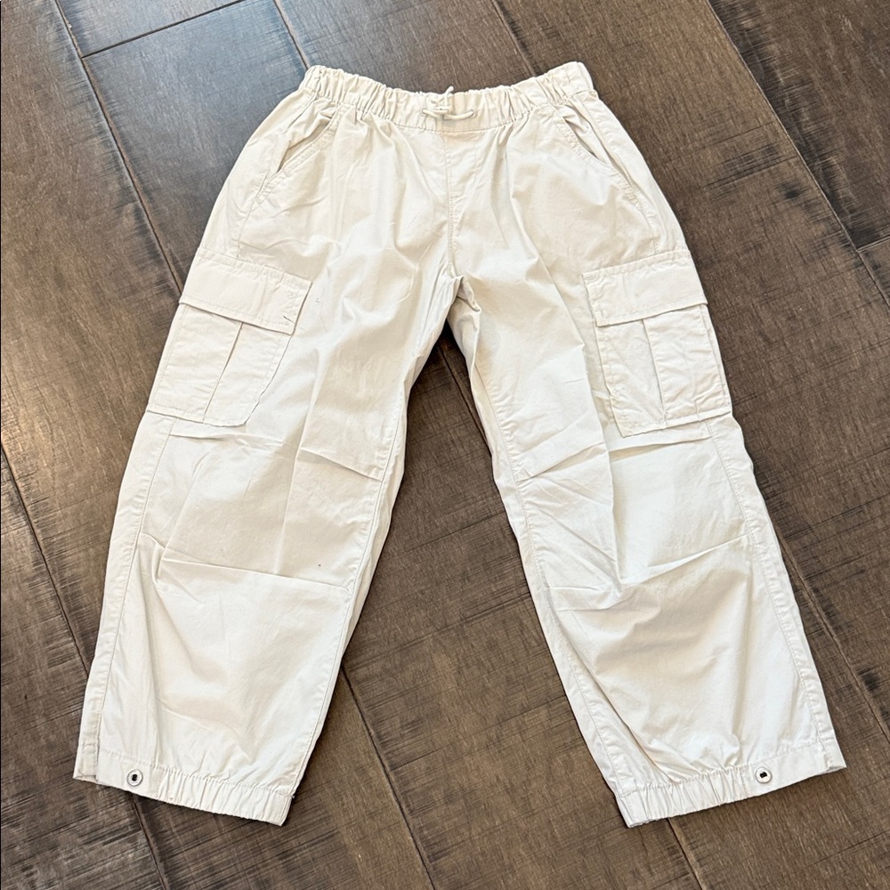 GAP Kids Cream Cargo Pants size 6/7